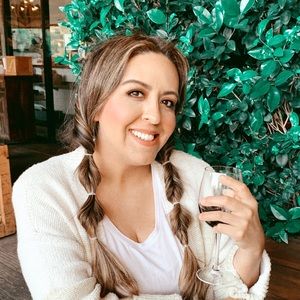 ✨Meet your Posher Ambassador, Christina!✨